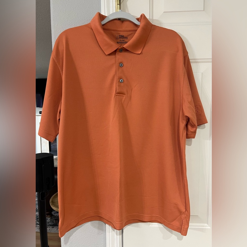 2 Men’s XL Polo Shirts (Columbia)
